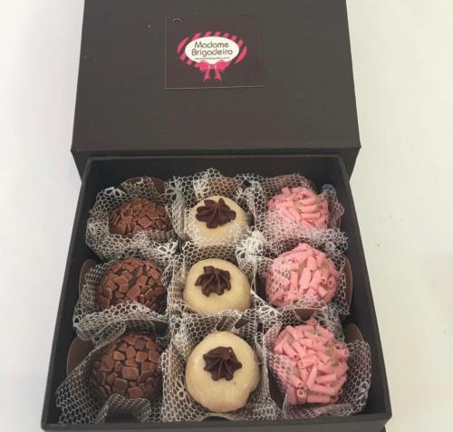 Caixa personalizada de brigadeiros